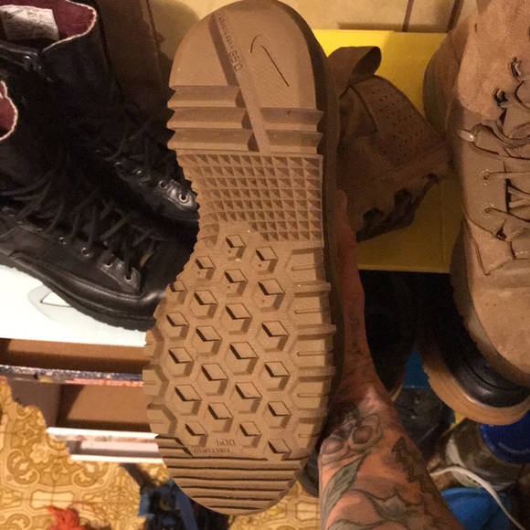Nike field boots size 10 only warn a few times - Picture 3 of 4